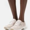 Gabor Comfort Sneakers Laag - Puder/Weiß 1 Gabor Comfort Sneakers Laag - Puder/Weiß -Gabor Comfort Verkoopwinkel 18e74c58581a4eadbe381f1b539a665f