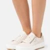 Gabor Comfort Sneakers Laag - Ivory/Muschel 2 Gabor Comfort Sneakers Laag - Ivory/Muschel -Gabor Comfort Verkoopwinkel 3c8e7034bd50496780f8e4a50989d50d