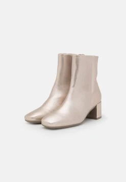 Gabor Comfort Korte Laarzen - Puder 10 Gabor Comfort Korte Laarzen - Puder -Gabor Comfort Verkoopwinkel b7dab034da424e199e17084ef021440d